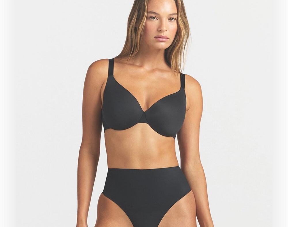 Skims smoothing intimates full coverage lightly lined bra onyx 42DD